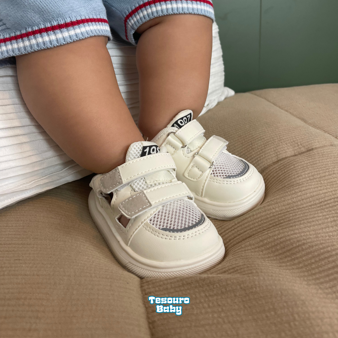 Sapatinho Esportivo Infantil Branco - Velcro e Respirável - Menino Bebê - Tesouro Baby